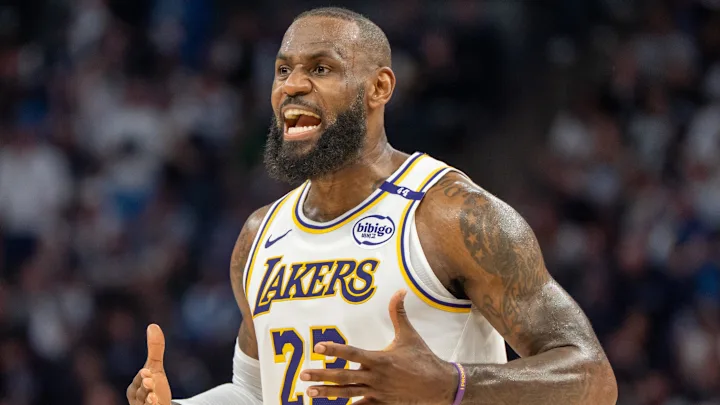 万美元第五, 役人气球星, 万美元并列